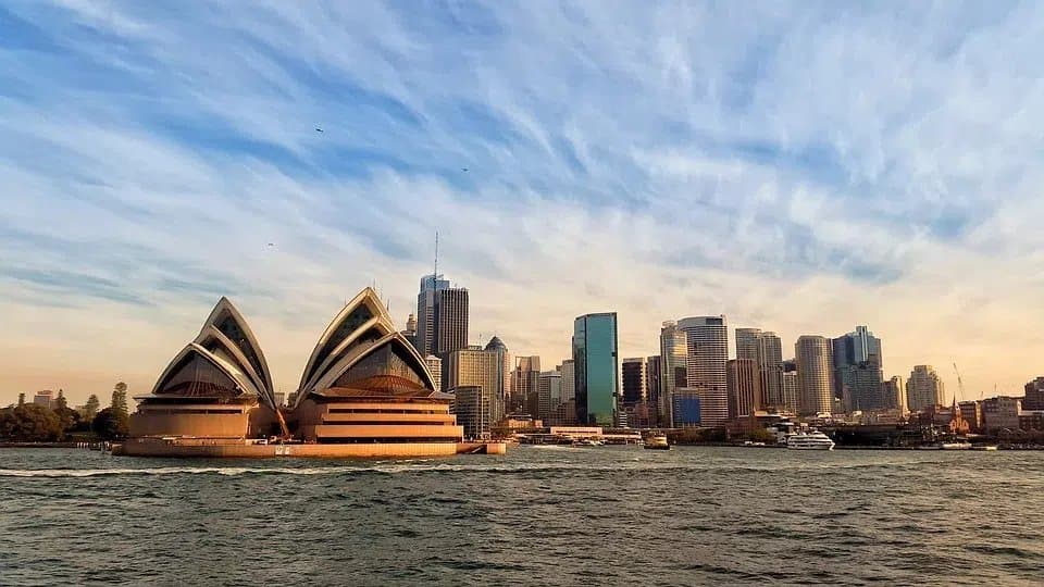 Sydney Opera House (2023 Travel Guide)
